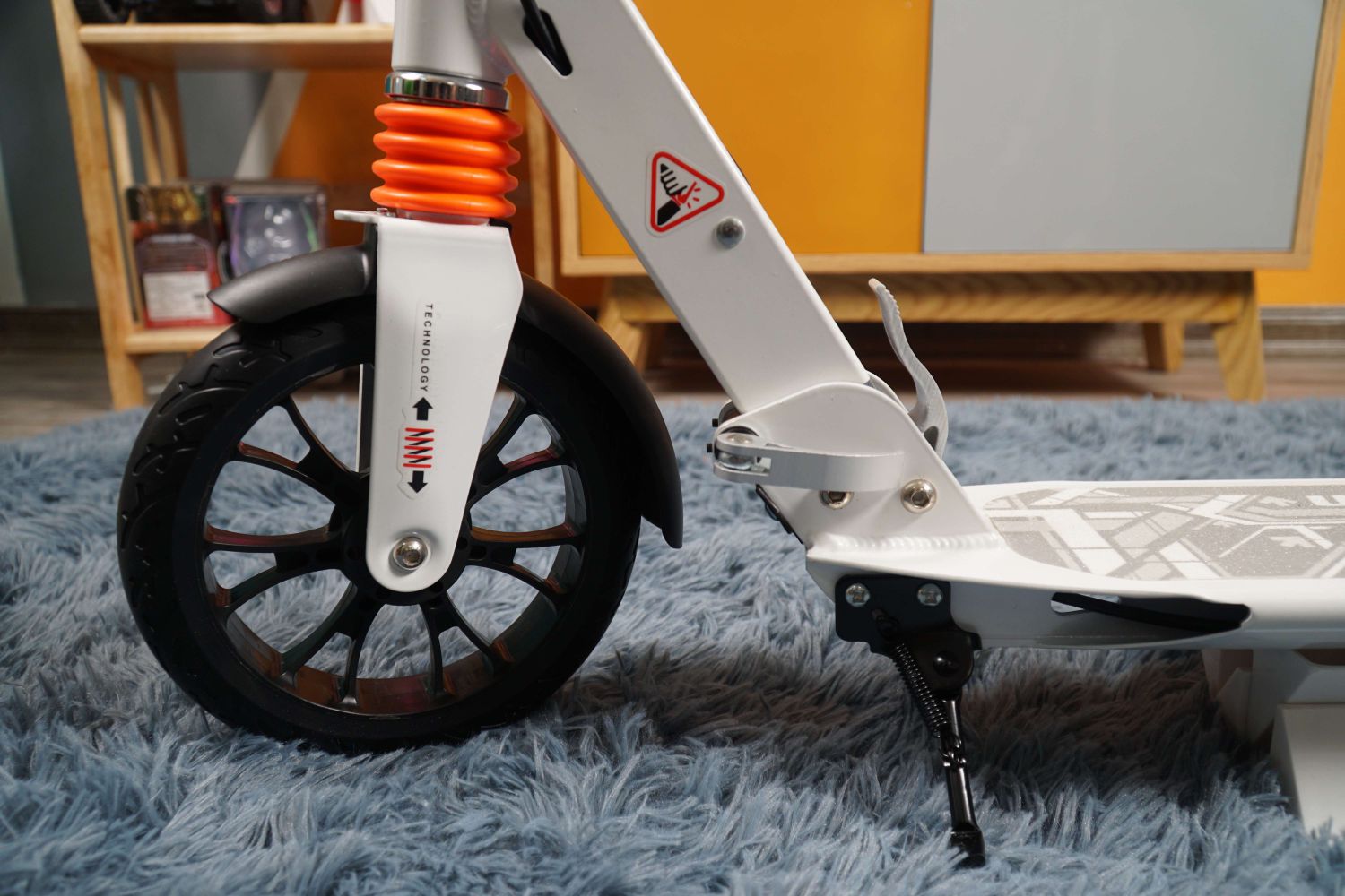 cận cảnh xe trượt scooter als a5d màu trắng